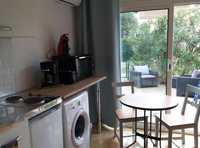 Rez de jardin cosy avec terrasse fleurie